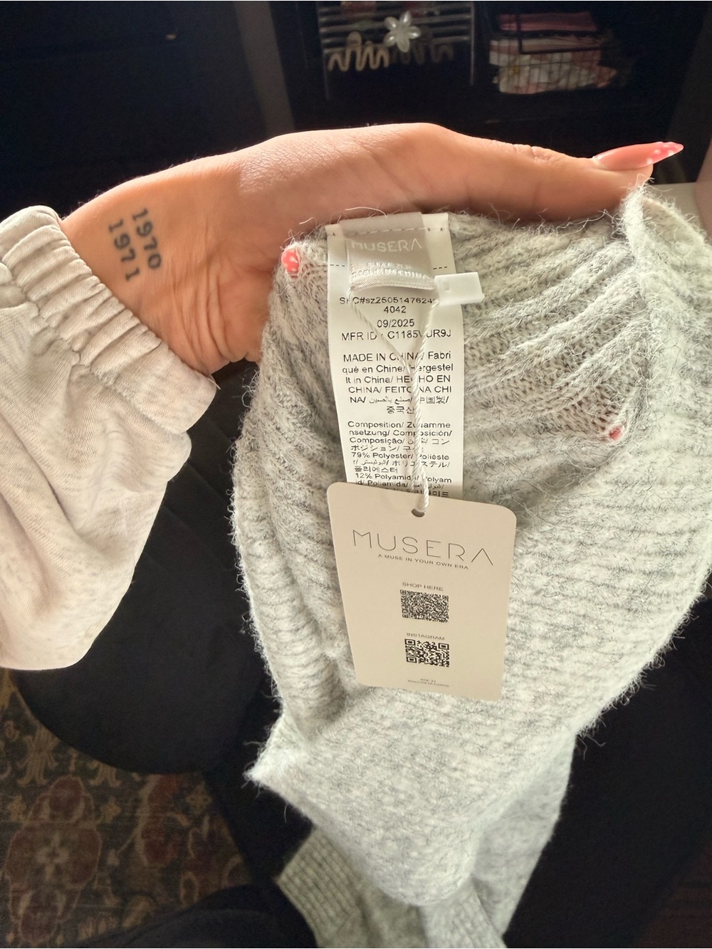 Musera Off-the-Shoulder Oversized Light Gray Knit Sweater - Picture 7 of 8